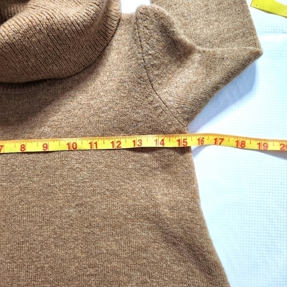 BCBG Maxazria 100% Merino Wool Turtleneck Sweater - Picture 4 of 6